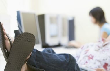 Unpacking the Problem of Unmotivated Online Students